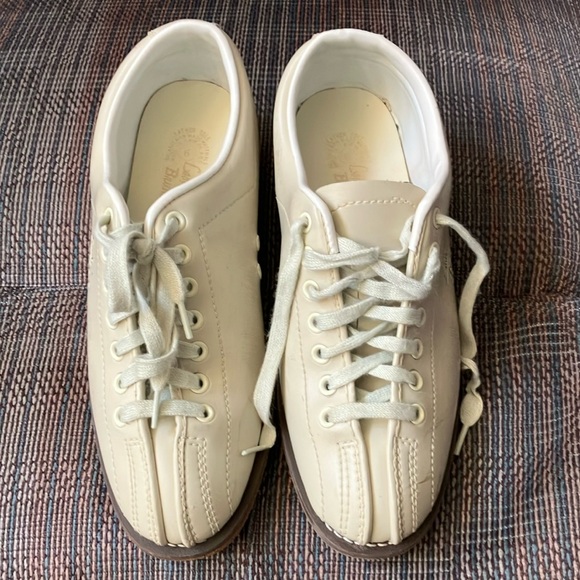 Woman’s vintage bowling shoes - Picture 1 of 11